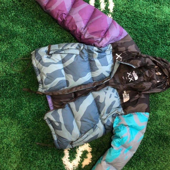 The Northface X KAWS - Picture 4 of 4